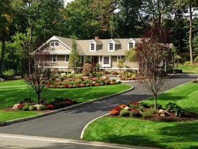 Front Landscapes by Green Meadows Landscaping Inc.