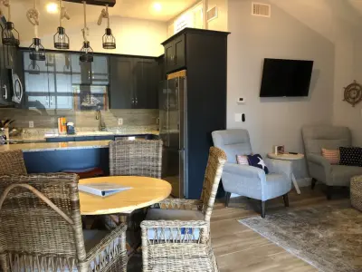Close Enough Too: A Coastal Cottage Rental — Interior Design & Decorating project by Sognare Unlimited