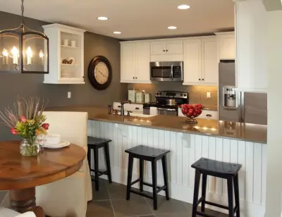 Lakeshore Apartment by Welcome Home Design Group