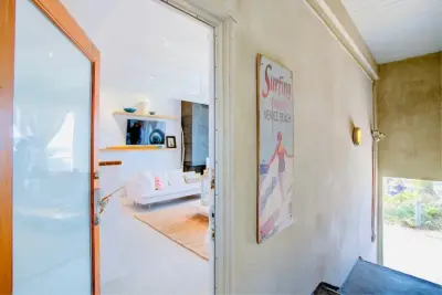 CONTEMPORARY COASTAL LIVING SPACE — Interior Design & Decorating project by Tandi Design