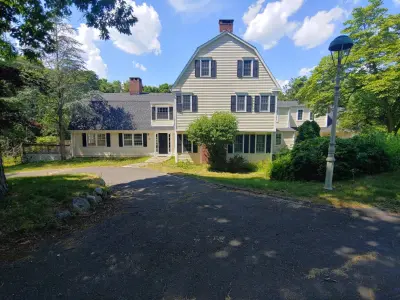Middlebrook Farm Road — Interior Design & Decorating project by Investinyourhome