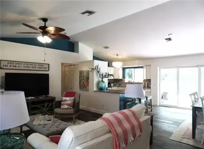 Lil Crab Vacation Rental — Interior Design & Decorating project by Teri Meagher