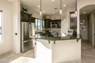 Vacant Home Staging - 17 SOLD IN JUST DAYS — Interior Design & Decorating project by Victoria Staging & ReDesign