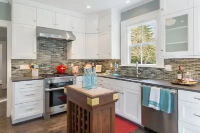 The Prosch - 4218 Officer's Lane by Savvy Cabinetry Design Interiors