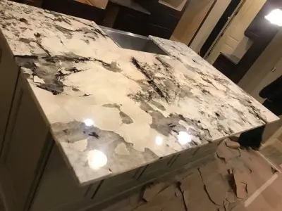 Delicatus Angel 3 cm with square edges and stainless steel farmhouse sink by Stones & Designers