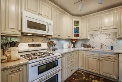 Transitional Kitchen by Madison White — Countertop Installation Services project by Stoneworld Tn