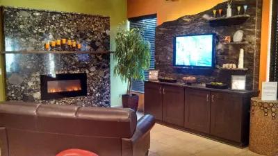 Discover a stunning realm via Mont's Design Centers and Indoor Slab Showrooms — Countertop Installation Services project by Mont Surfaces By Mont Granite