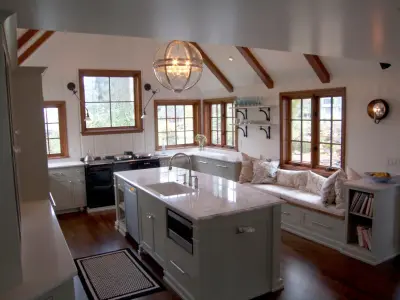 Lake Oswego Lattice PentalQuartz and Calacatta Apuano Marble — Countertop Installation Services project by De La Tierra, INC