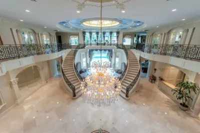 Houston Crema Marfil Marble Polishing Entryway by MCA Stone