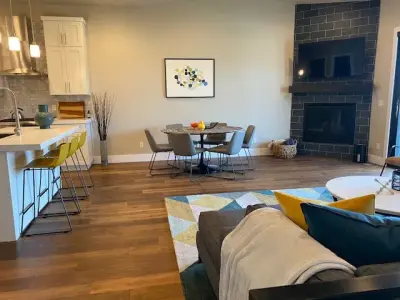 Vibrant Contemporary Canyon — Interior Design & Decorating project by Chalet And Co.