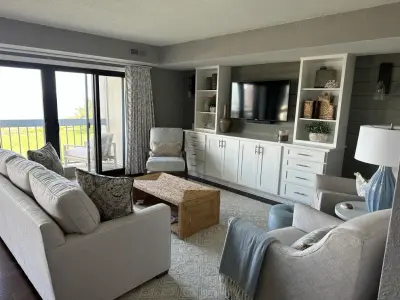 Chesapeake Bay Apartment by MJN & Associates Interiors