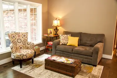 County Cabin by Unique Ambiance LLC