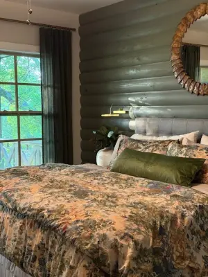 Comfortable Visitor Haven — Interior Design & Decorating project by Reilley Design