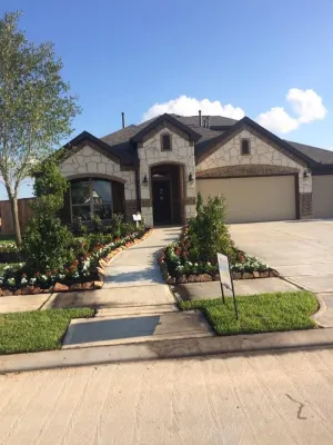 Meliton Landscaping & Tree Services - Lawn Care & Mowing in Baytown, TX