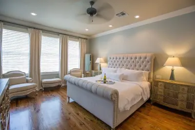 Anglo Shift — Interior Design & Decorating project by Interior Motives