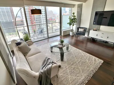 Evo Residence, Metropolitan Residence by Hyelee Design & Staging Avenue