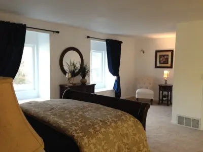 Fernside Drive — Interior Design & Decorating project by Peninsula Home Staging