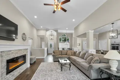 Greenbriar Residence by Unique Ambiance LLC