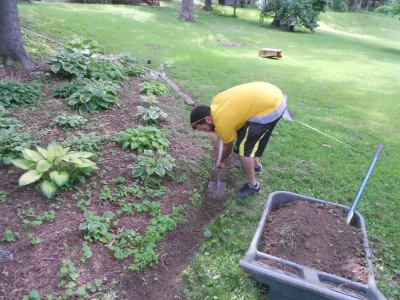 Mizzou Crew Landscaping - Leaf Removal & Cleanup in Saint Louis, MO
