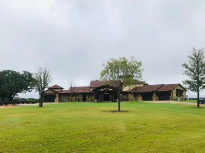 Daube Ranch "I S" — Interior Design & Decorating project by Samantha, Jordan & Co., LLC