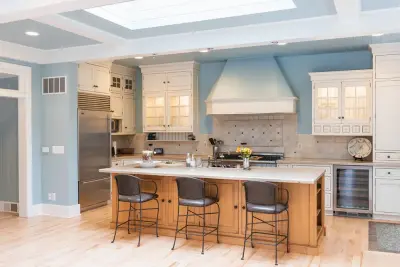 Lakeview Avenue — Interior Design & Decorating project by Valia Design