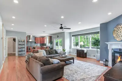 Larisa Lane — Interior Design & Decorating project by Rio Home And Design