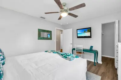 Creative Elements By Jen - Window Installation & Replacement in Lake Worth, FL