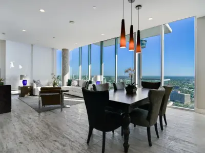 610 E Market Suite 2807 — Interior Design & Decorating project by Mummeinteriors