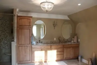 Primary bathroom — Interior Design & Decorating project by Sylvie Del Duca Interior Designs Services