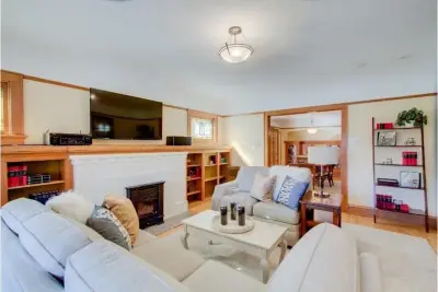 Milwaukee WI Occupied Home Staging — Interior Design & Decorating project by Eclectic Edge Interiors