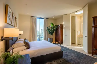 Marine Summit — Interior Design & Decorating project by Michelle M Chu Interiors