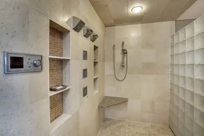 Woodbury Modern Master Bathroom — Home Renovation & Remodeling Services project by Zinran Construction Services Inc.