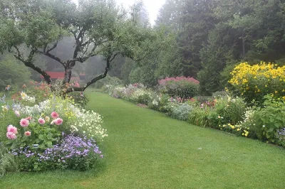 Perennial Gardens by Peter Atkins And Associates., LLC