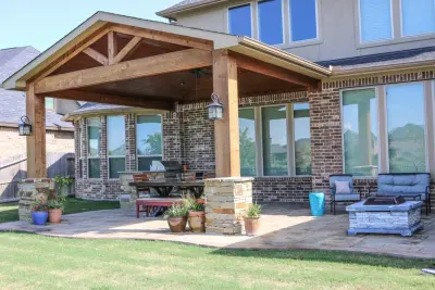 Lakefront Patio Cover and Kitchen: Fulshear, TX by Tradition Outdoor Living