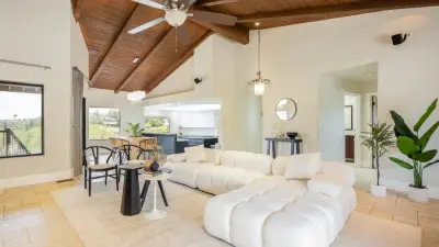 13114 Polvera Avenue, San Diego, California 92128 — Interior Design & Decorating project by PS Interior Design & Professional Staging