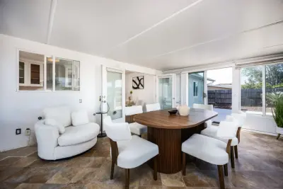 2434 Meadow Lark Drive in San Diego, California — Interior Design & Decorating project by PS Interior Design & Professional Staging