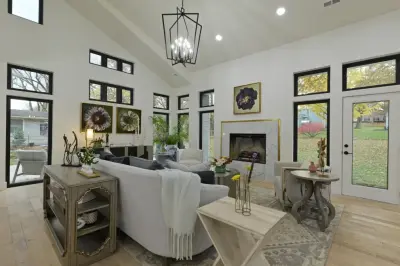 Race to the Finish: Bargain Mansions Season 3 Episode 11 — Interior Design & Decorating project by Tamara Day Design