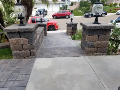 Front yard landscape by Quetzal Landscapes, Inc.