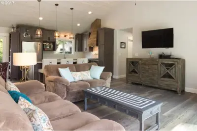 Riverside Kitchen Renovation — Interior Design & Decorating project by Gracelynn Interiors (Designs By Lauren Tait)