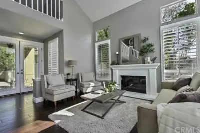 Industrial Home Staging — Interior Design & Decorating project by HOM Staging & Design