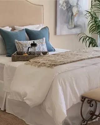 Cinco Ranch Texas Home Staging for Sale: House and Garden — Interior Design & Decorating project by West Houston Design Group