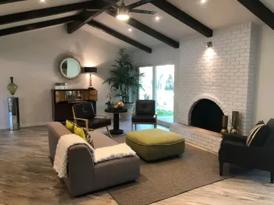 Travertine Way Home Staging — Interior Design & Decorating project by Mummeinteriors