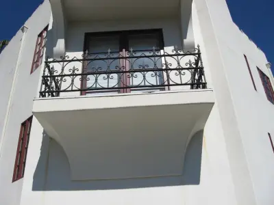Custom Color Desert Crete for Hollywood Hills Home — Deck Building & Repair project by DeckExpert.com