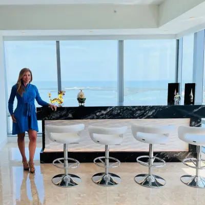 Contemporary Lounge in Miami High-Rise with Stunning Ocean Vistas — Interior Design & Decorating project by I&iDesigns By Silvia Parra