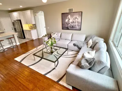Valencia home — Interior Design & Decorating project by Hyelee Design & Staging Avenue
