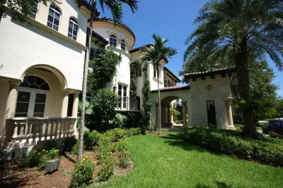 Opulent Property in South Pinecrest by Jorge L. Esteban Architecture & Planning