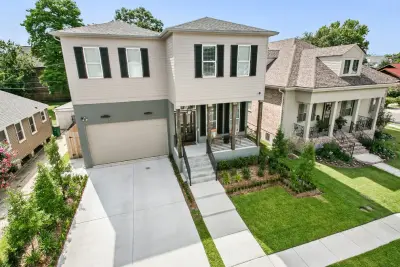 Maple Ridge West Home, Metairie by M2 Studio