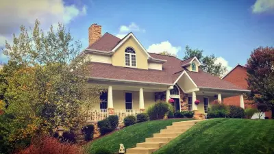 Surrounding Veranda by Green Team Design, Inc.