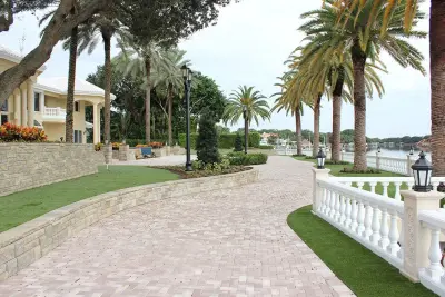 Allan Block Retaining Wall and Patio Wall Systems - Stone & Concrete Installation in Bloomington, IL