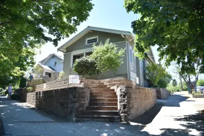 Seattle Stone Paver Retaining Walls L — Stone & Concrete Installation project by Seattle Rockeries